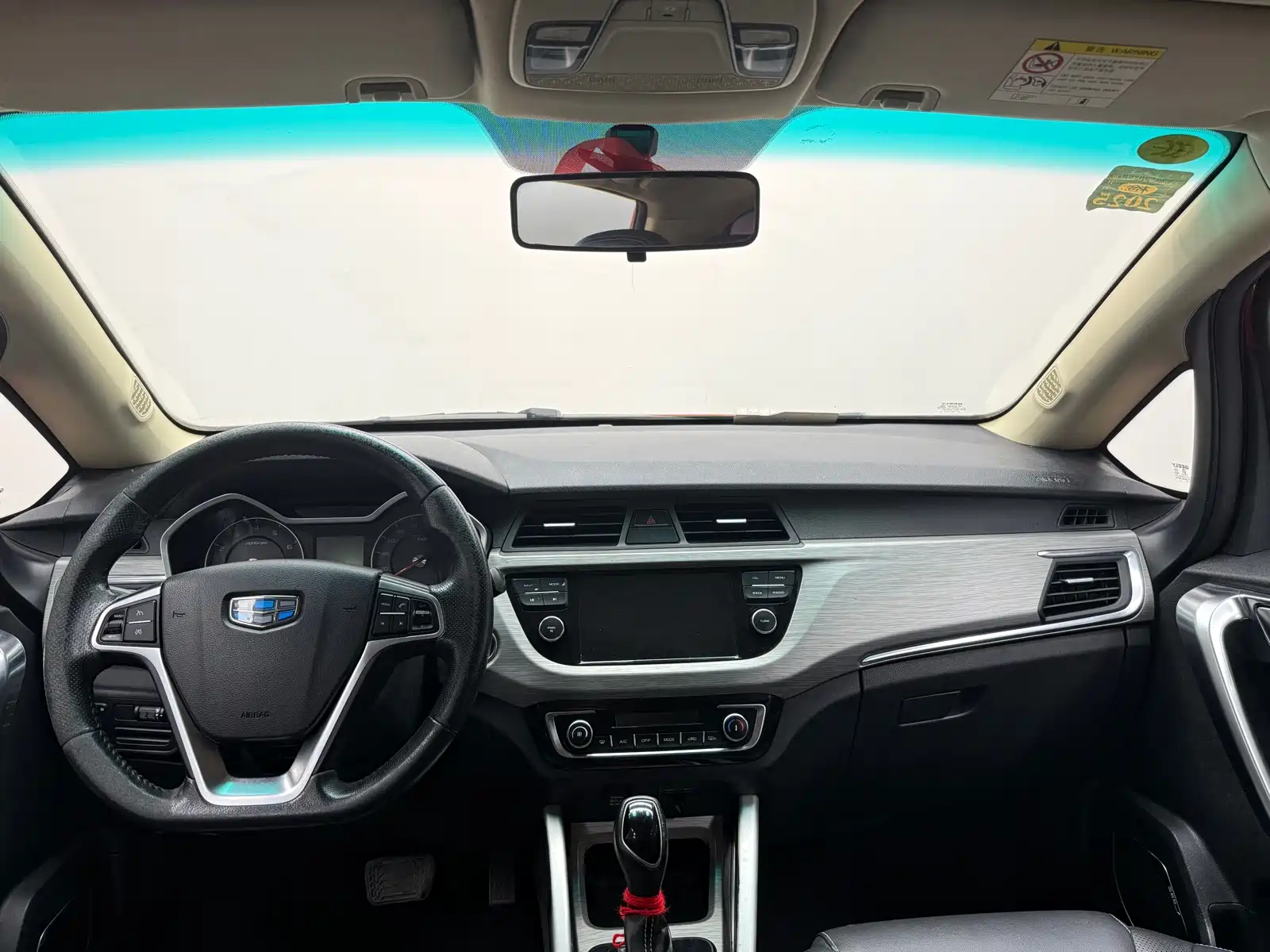 Фото 6 - Geely Vision X3