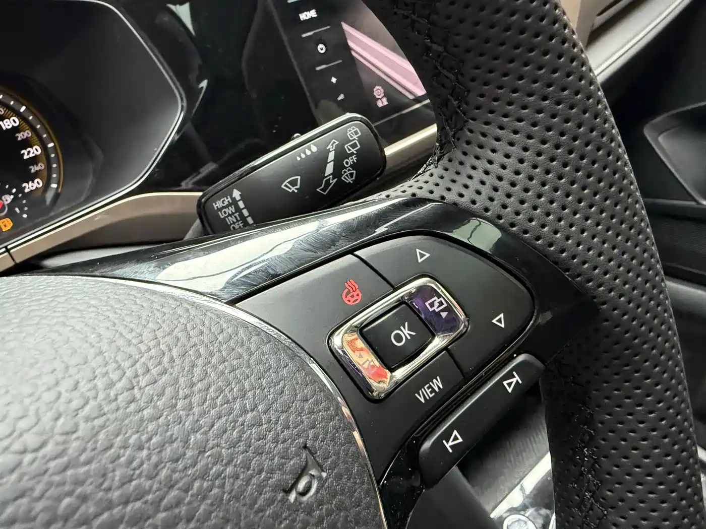 Volkswagen Tharu, миниатюра 11
