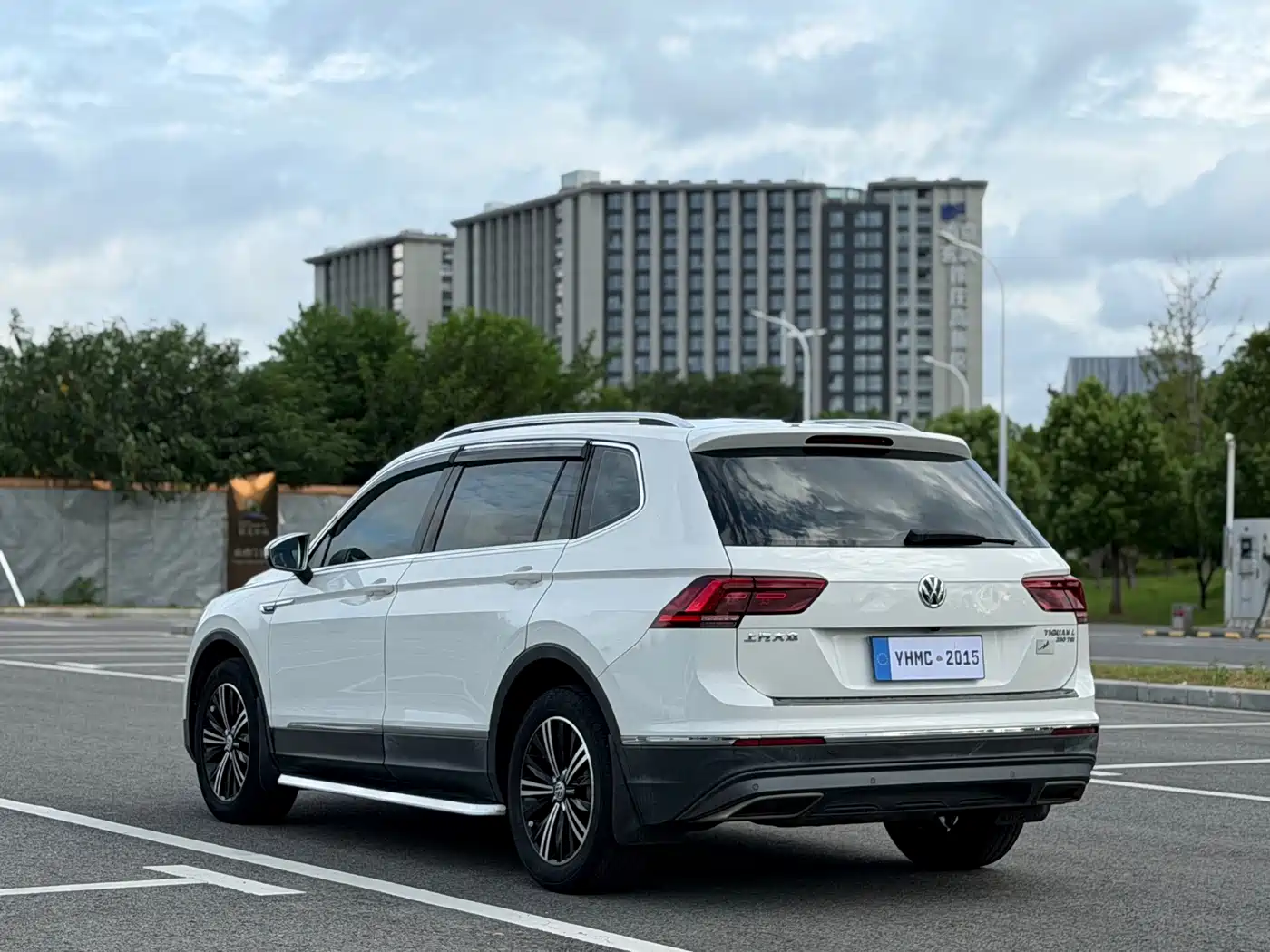 Photo 19 - Volkswagen Tiguan L