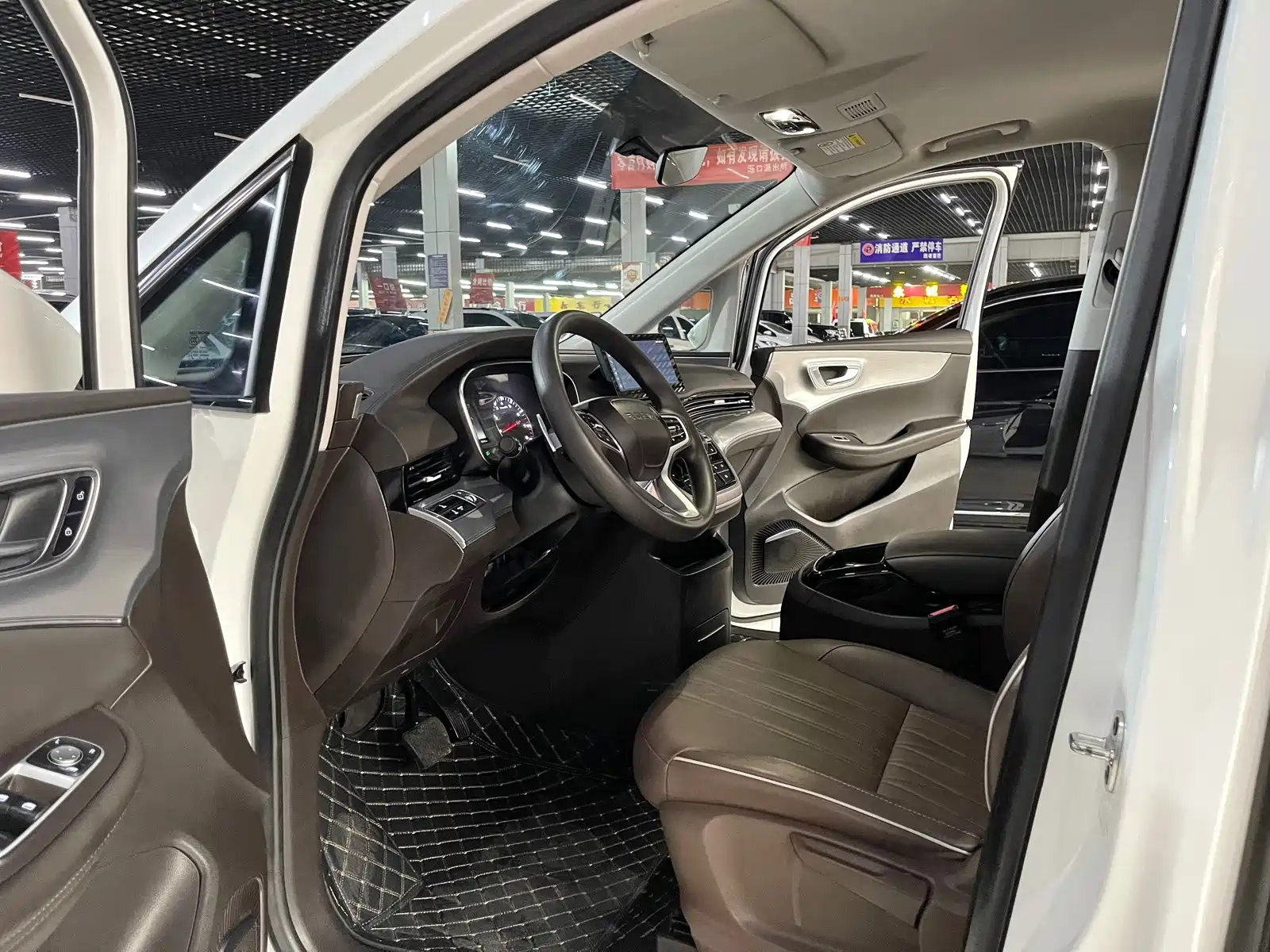 Фото 7 - Roewe iMAX8