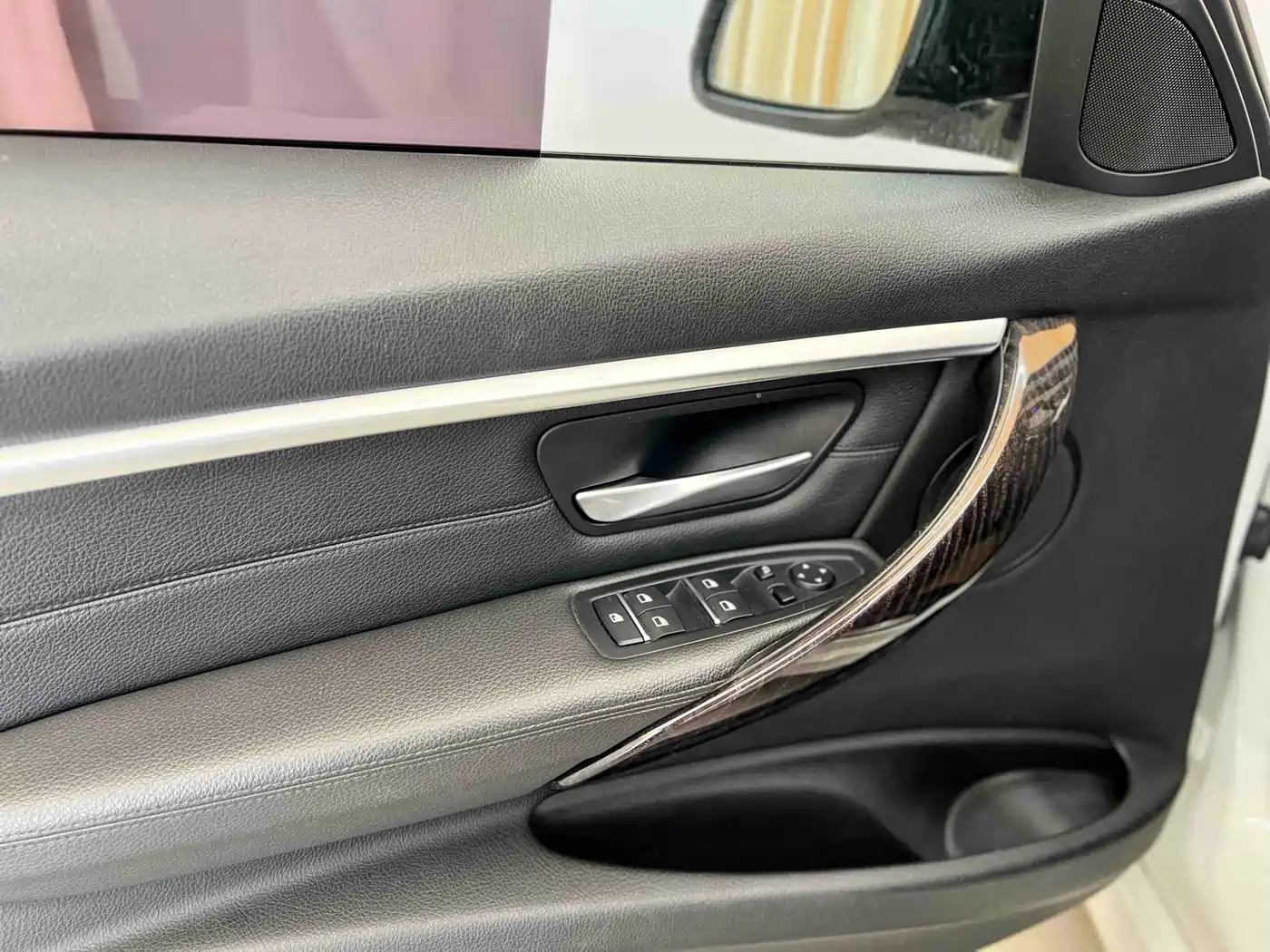 BMW 3 Series 2017 330Li M Sport фото 8