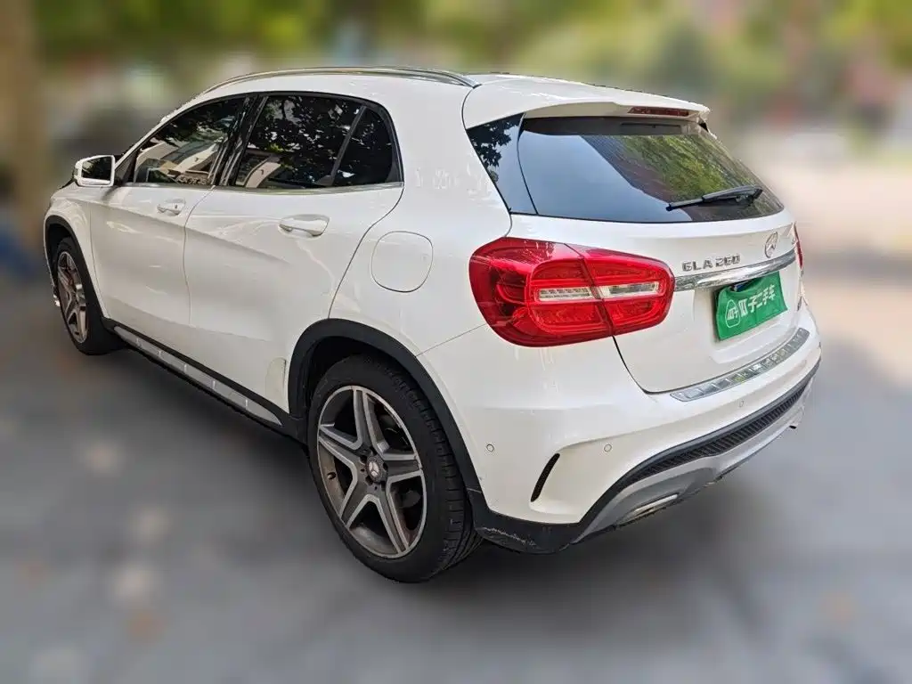 Фото 4 - Mercedes-Benz GLA