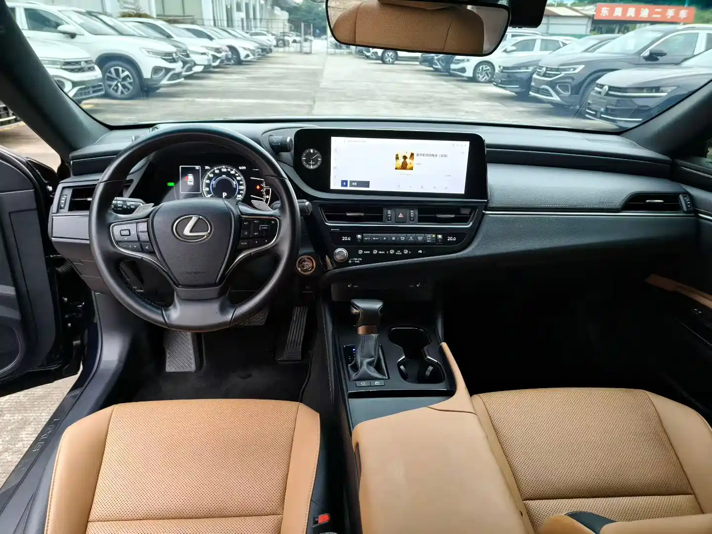 Фото 7 - Lexus ES