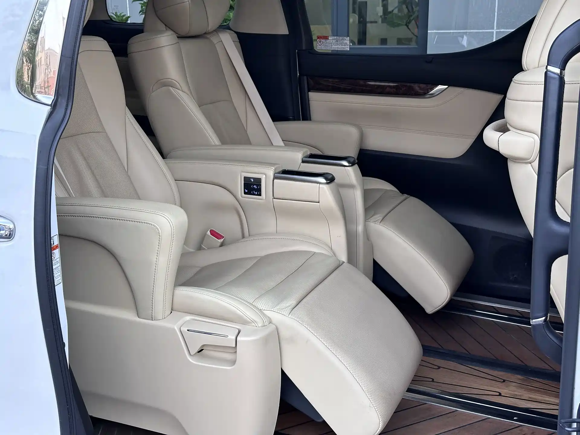 Фото 11 - Toyota Alphard