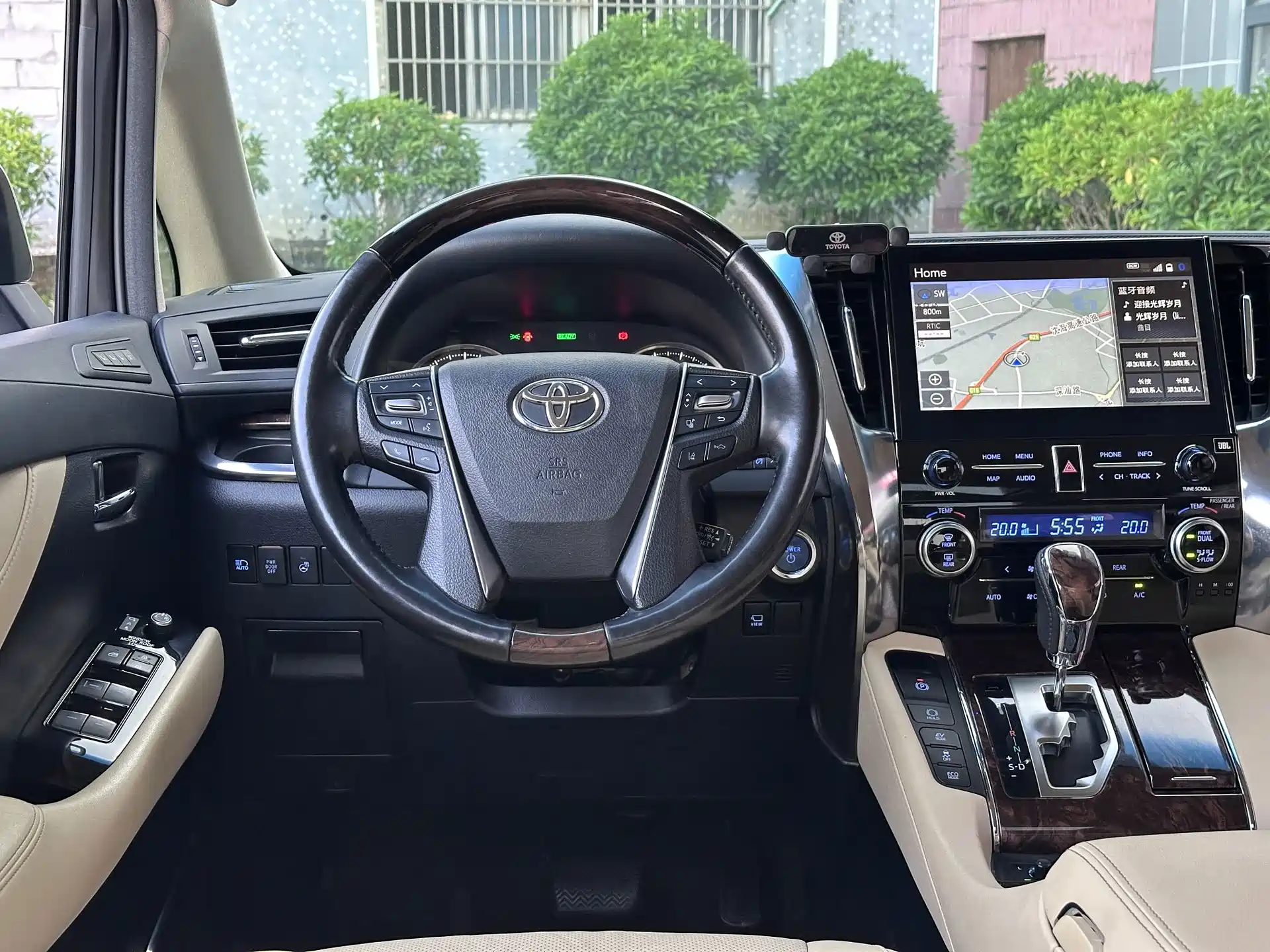 Фото 4 - Toyota Alphard