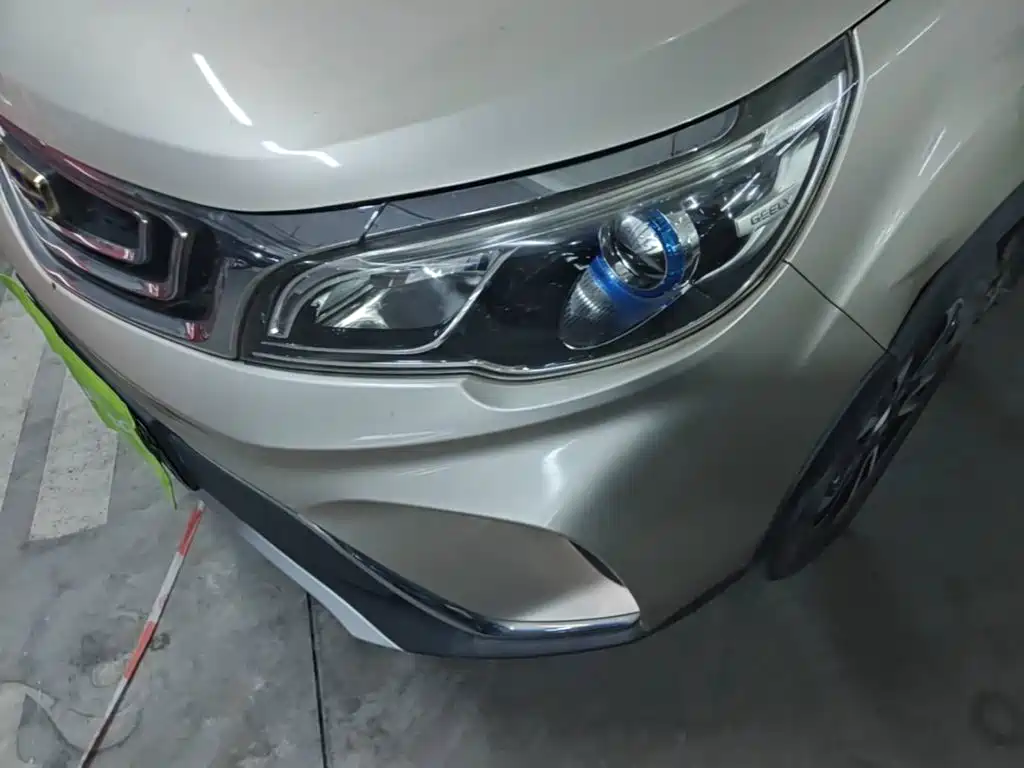 Фото 24 - Geely Vision X3