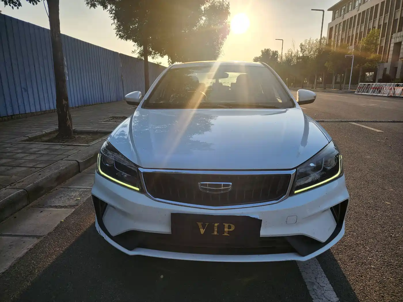 Photo 2 - Geely Emgrand