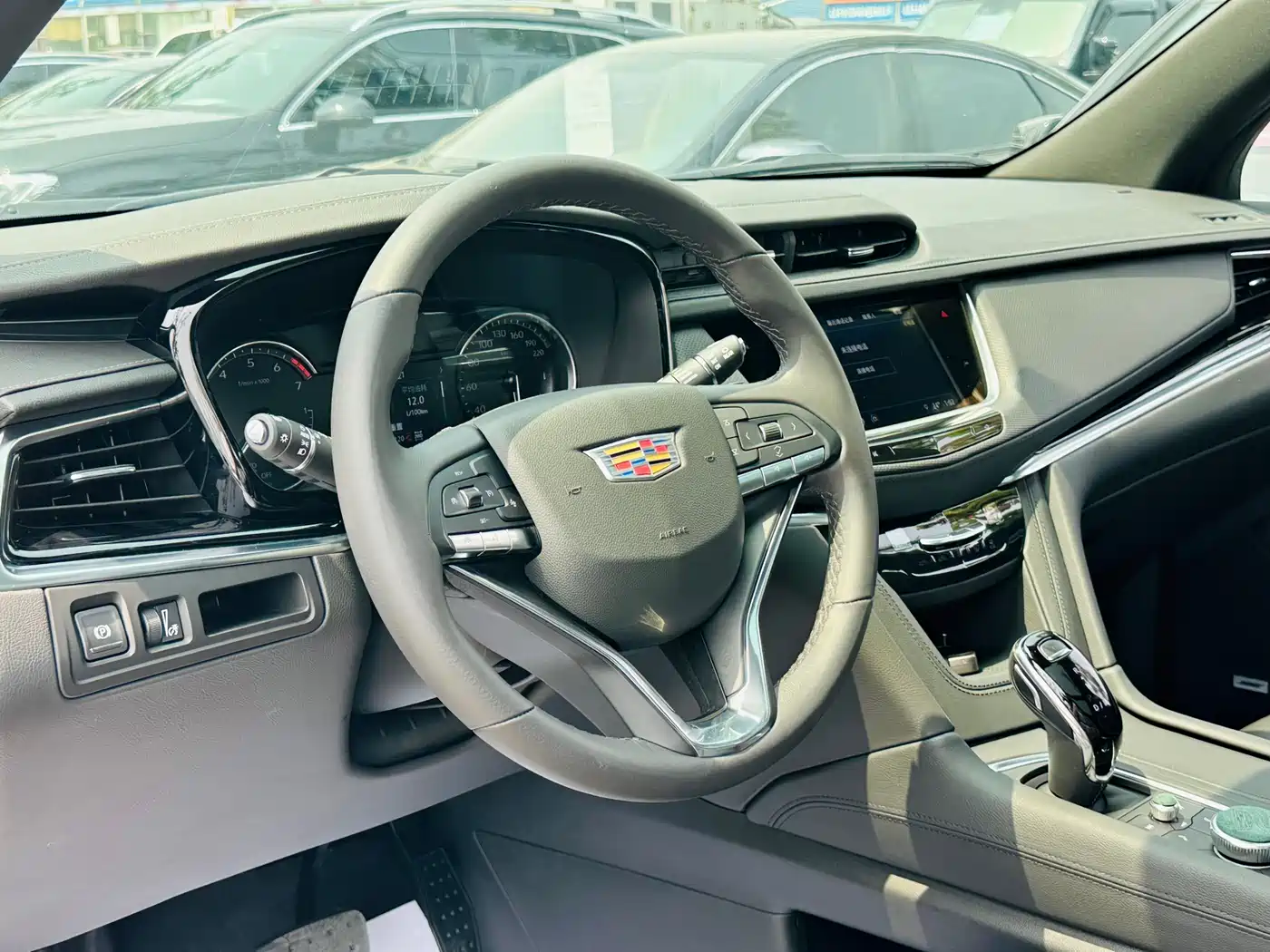 Cadillac XT6 2022 2.0T 6-Seater 4WD Trend Edition фото 8