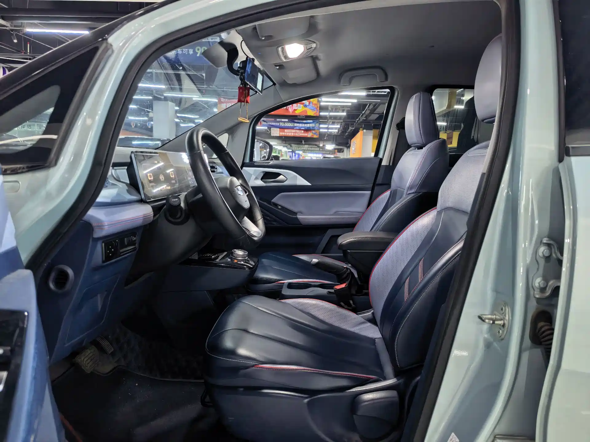 Фото 4 - Geely Geometry E Firefly