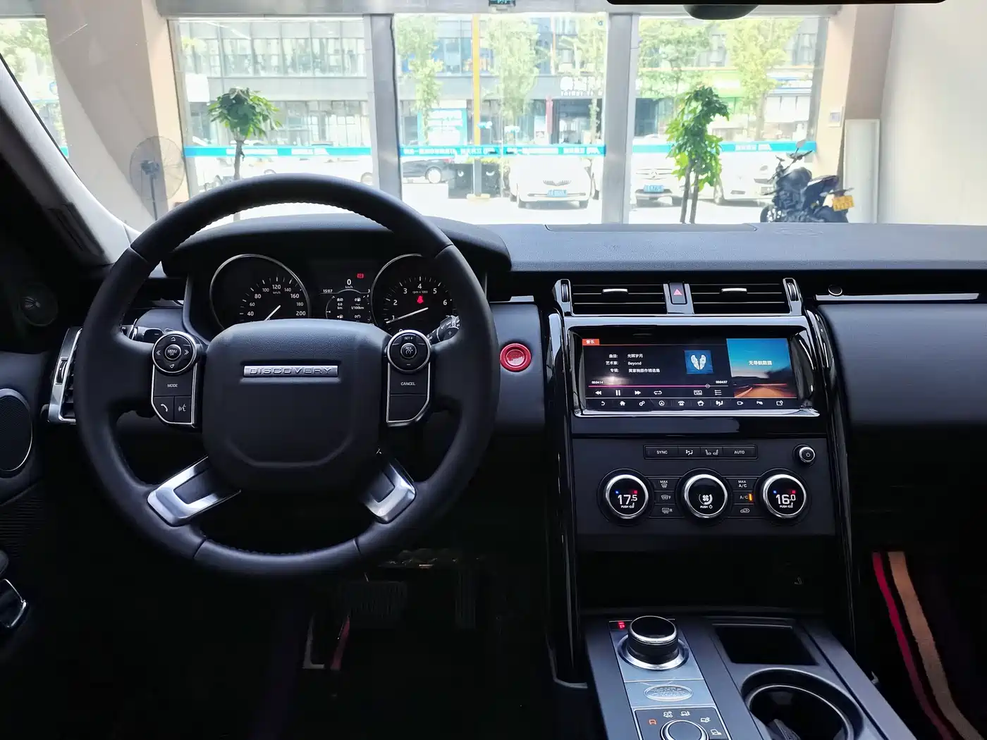 Land Rover Discovery 2017 3.0 SC V6 S фото 12