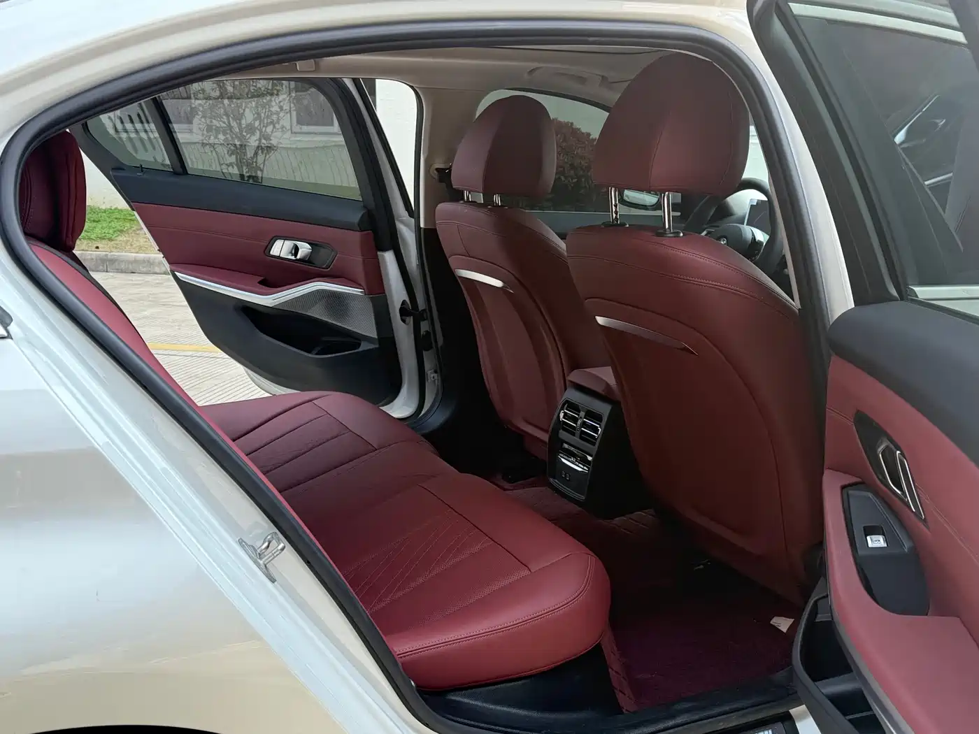 BMW 3 Series 2025 325Li M Sport Package фото 9