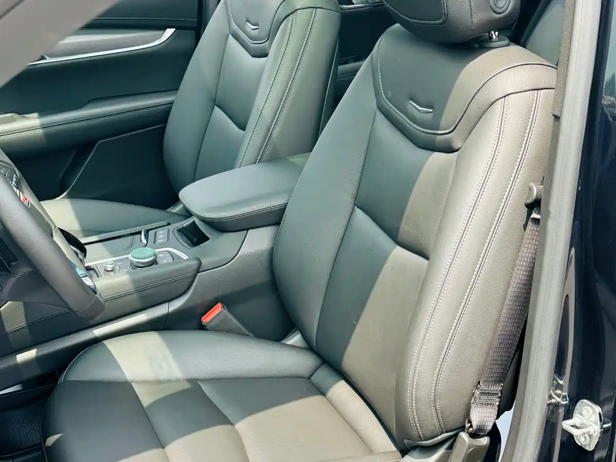 Cadillac XT6 2022 2.0T 6-Seater 4WD Trend Edition фото 16