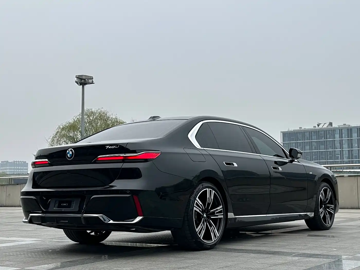 BMW 7 Series 2023 Facelift 740Li Exclusive M Sport Package фото 43