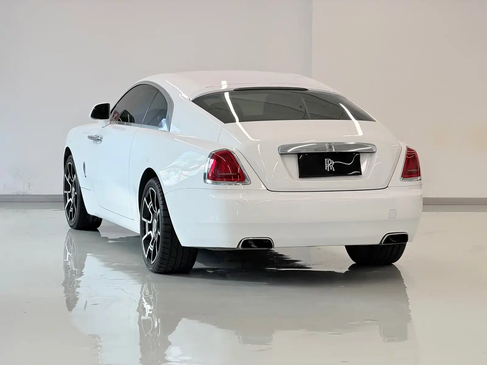 Фото 14 - Rolls-Royce Wraith