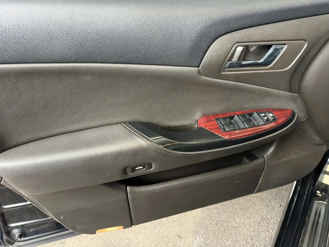 Toyota Crown 2011 2.5L Royal Leather Sunroof Special Edition фото 14