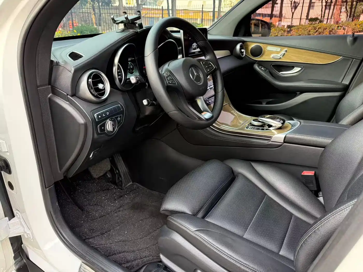 Mercedes-Benz GLC Coupe 2018 GLC 260 4MATIC Coupe SUV фото 28