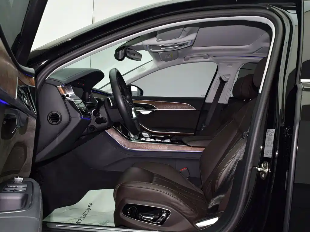 Фото 7 - Audi A8