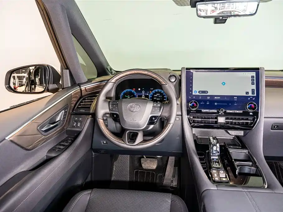 Toyota Alphard 2024 Hybrid 2.5L Ultimate Enjoyment Edition фото 12