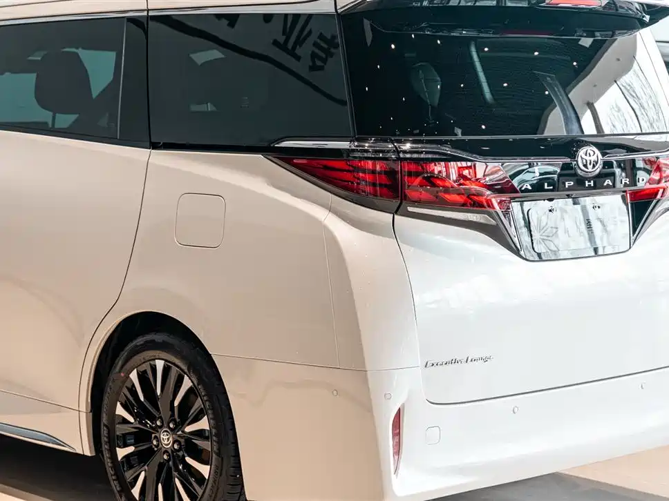 Toyota Alphard 2024 Hybrid 2.5L Ultimate Enjoyment Edition фото 17