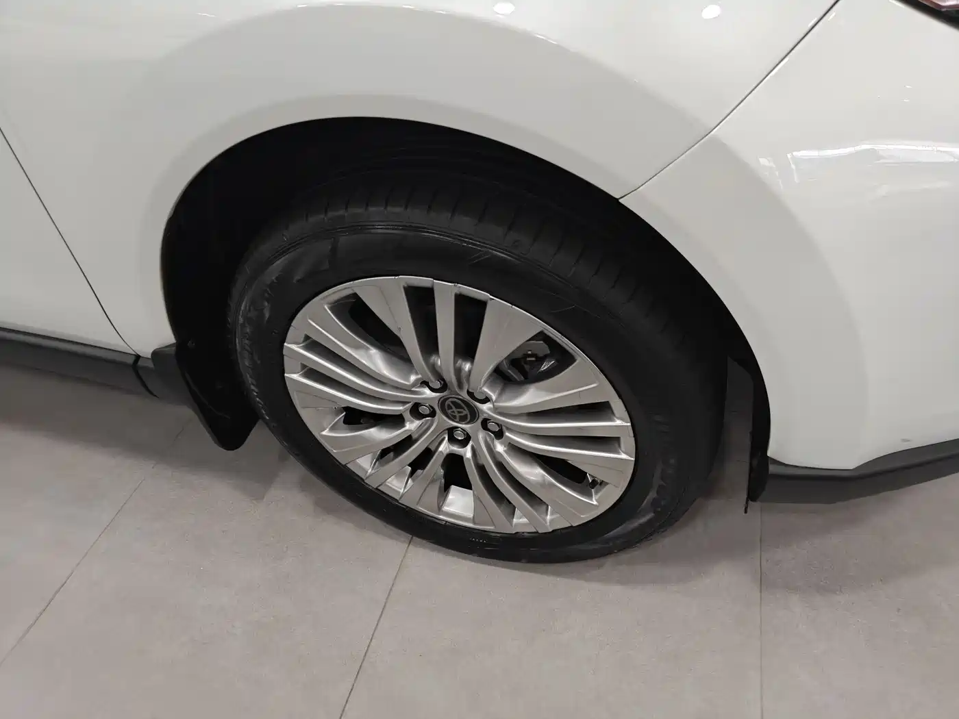 Toyota Lingfang HARRIER 2022 2.0L CVT 2WD Premium Edition фото 4