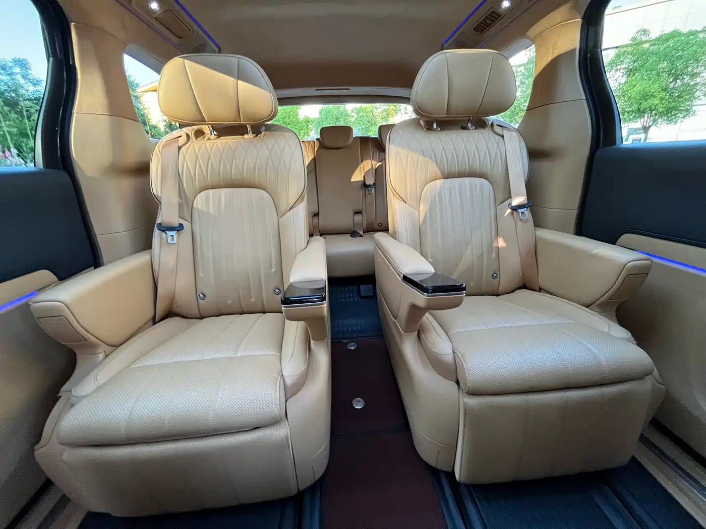 Voyah Auto Voyah Dreamer 2025 PHEV AWD Flagship Kunpeng Edition фото 8