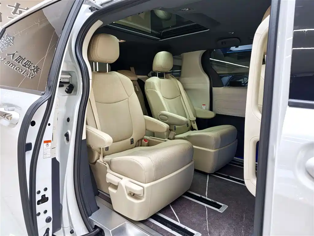 Toyota Granvia 2023 2.5L Hybrid Prestige PLUS Edition фото 8