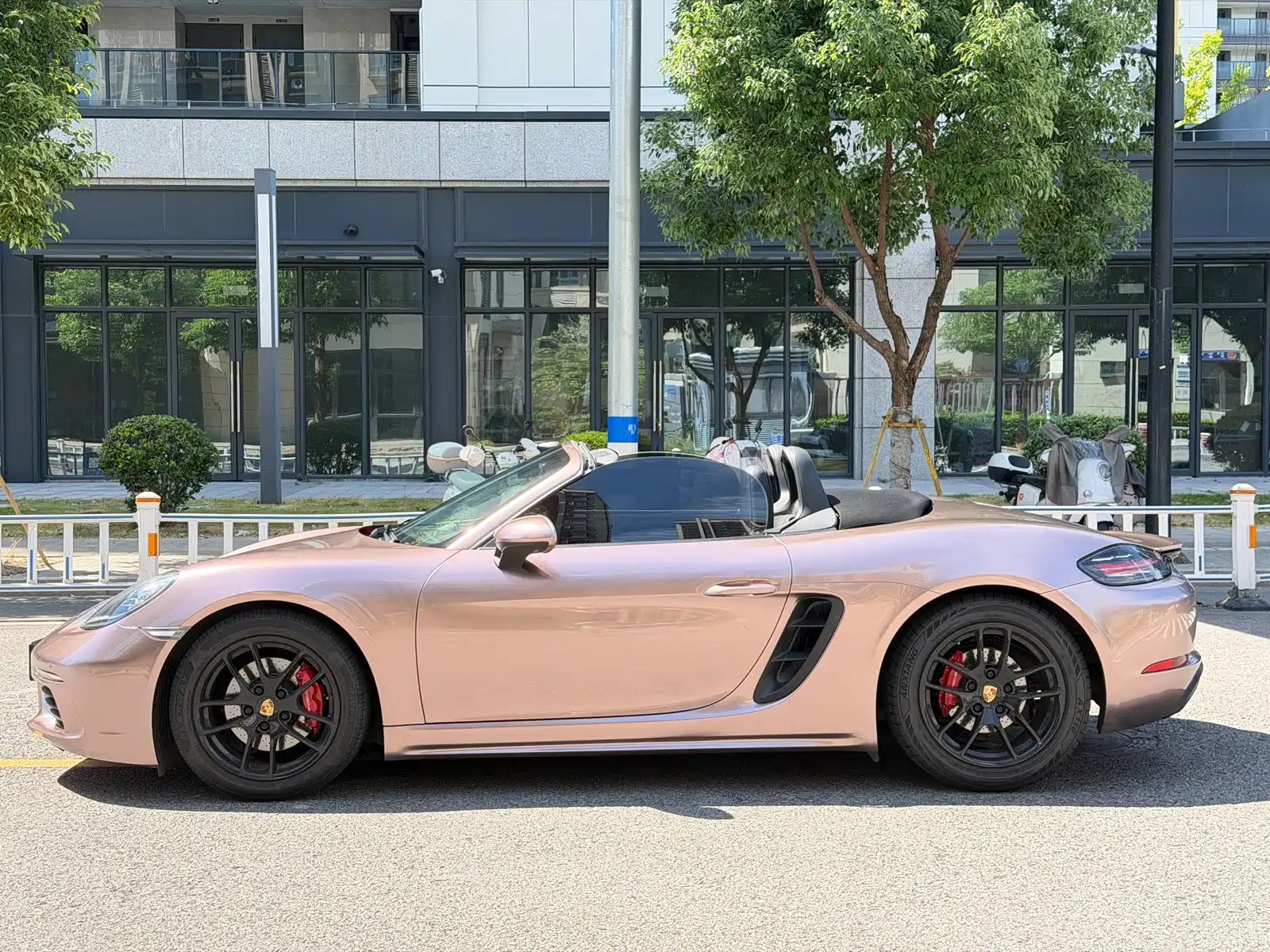 Photo 4 - Porsche 718