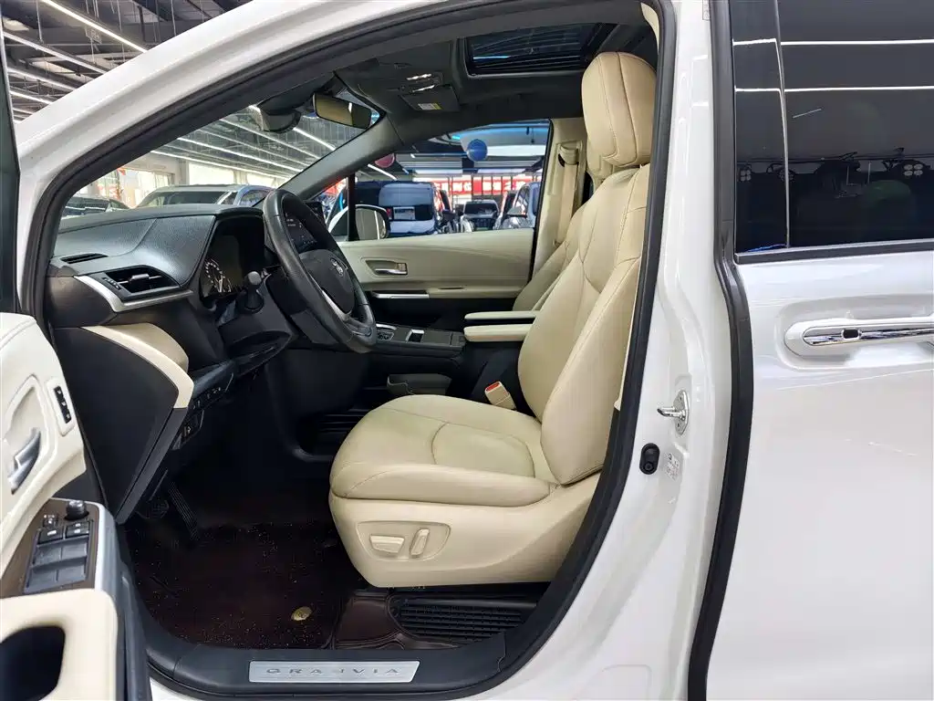 Toyota Granvia 2023 2.5L Hybrid Prestige PLUS Edition фото 4