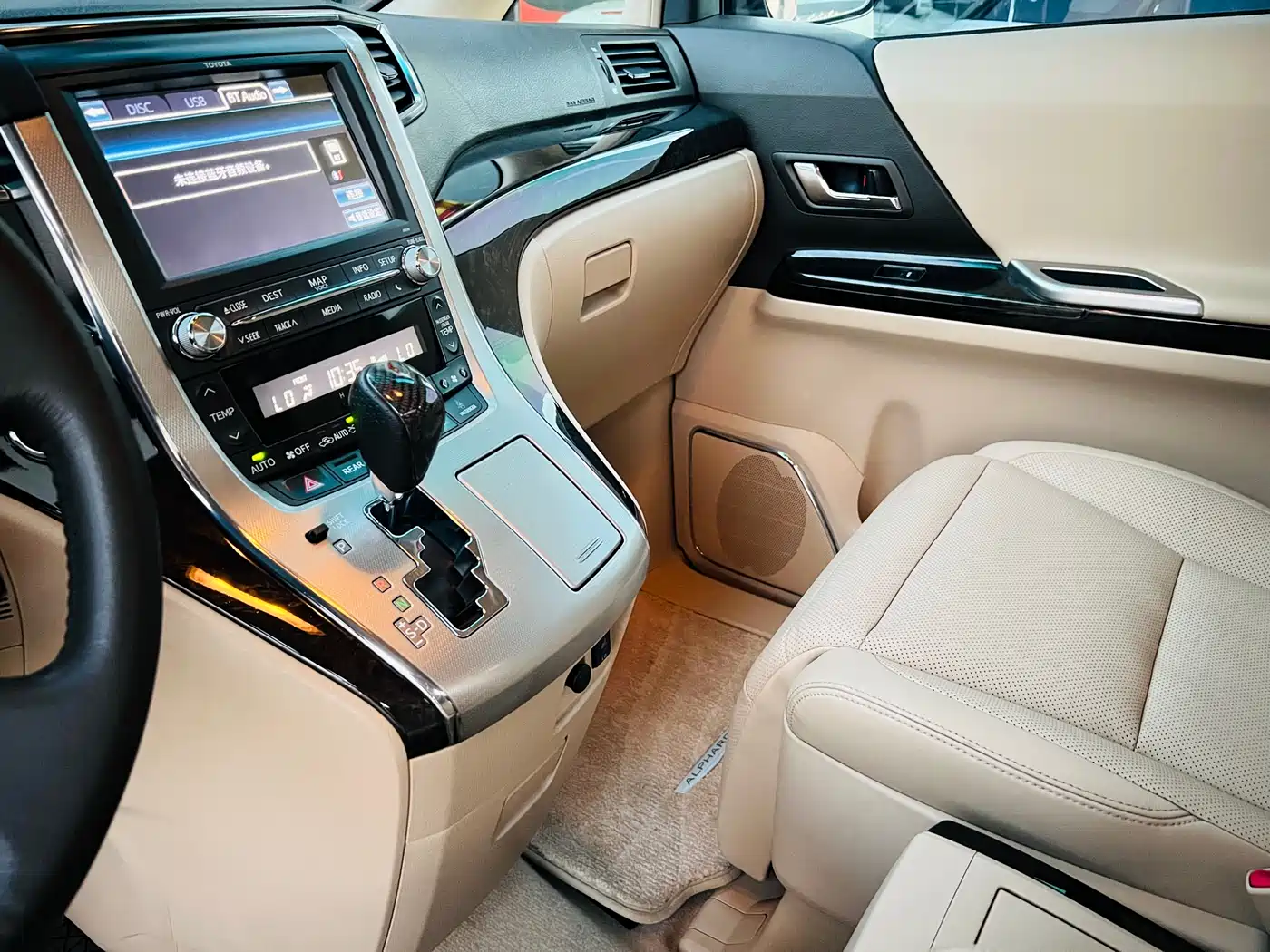 Toyota Alphard 2012 3.5L Luxury Edition фото 11