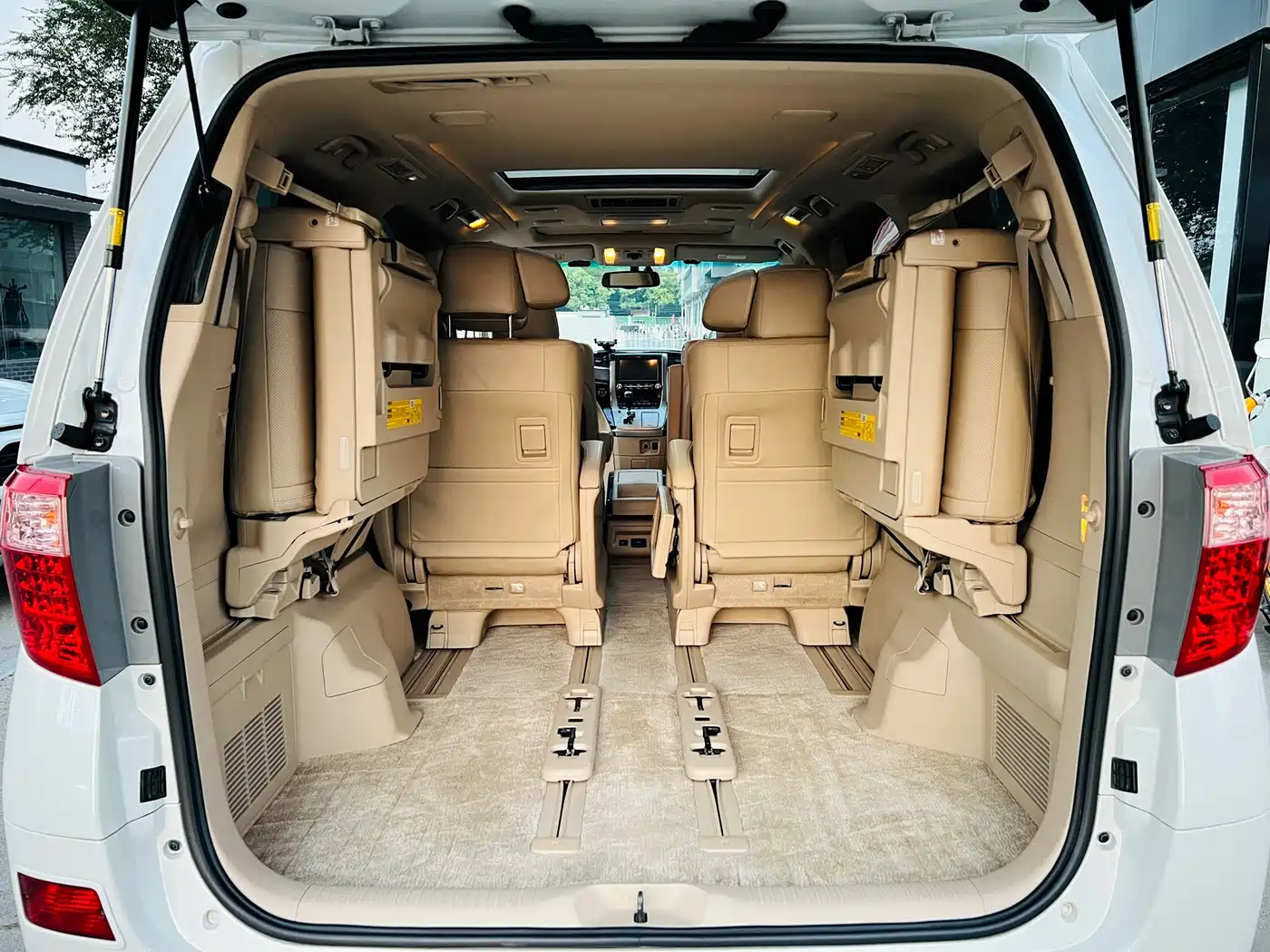 Toyota Alphard 2012 3.5L Luxury Edition фото 19