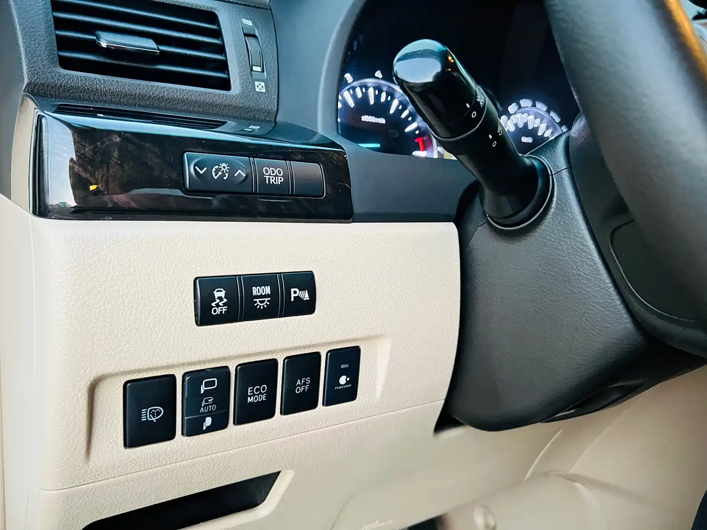 Toyota Alphard 2012 3.5L Luxury Edition фото 24