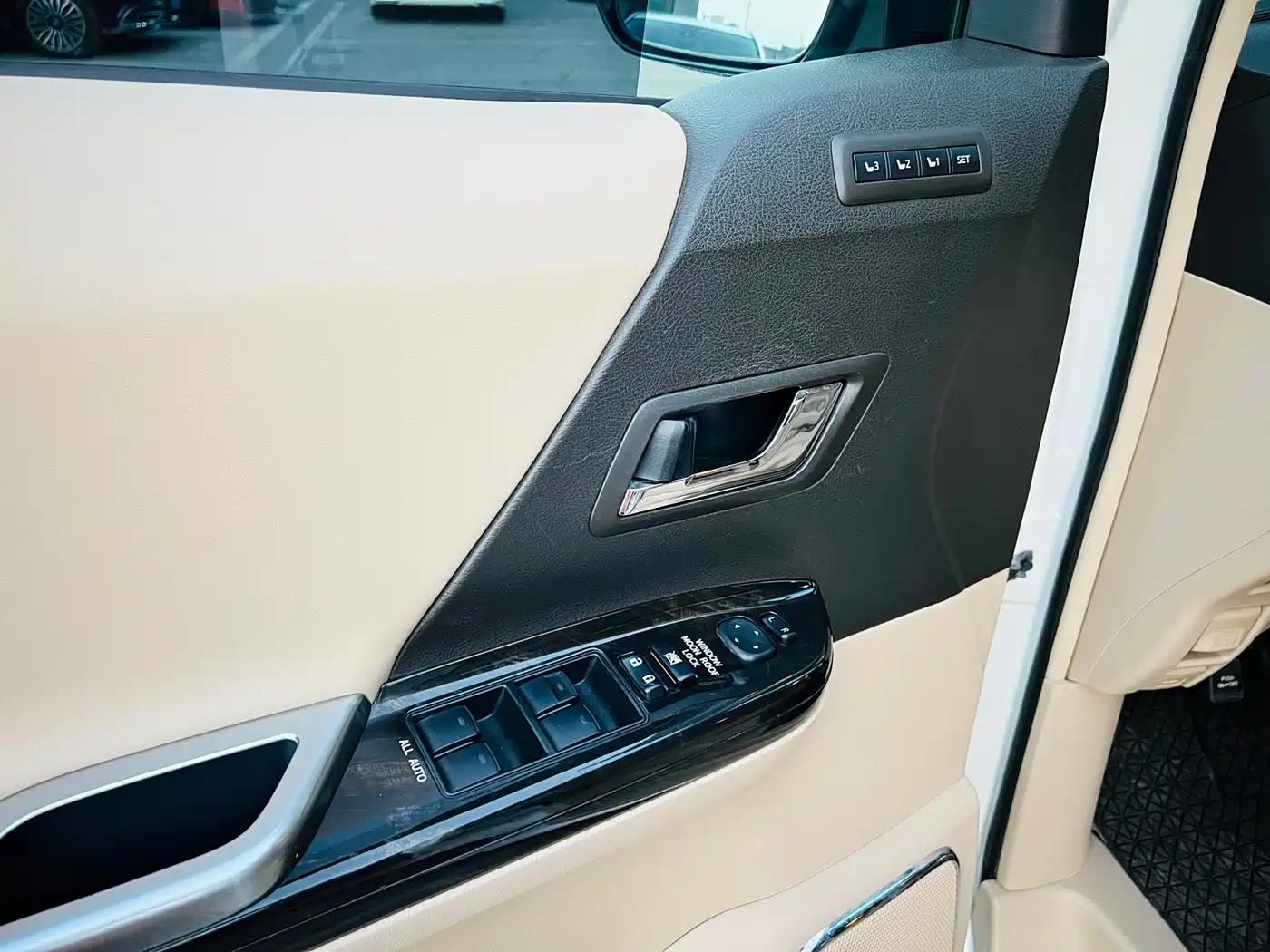 Toyota Alphard 2012 3.5L Luxury Edition фото 25