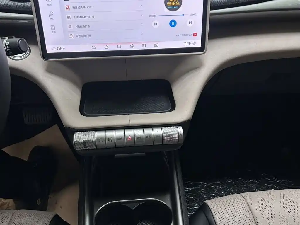 BYD Dolphin 2024 Glory Edition 420km Fashion Edition фото 13