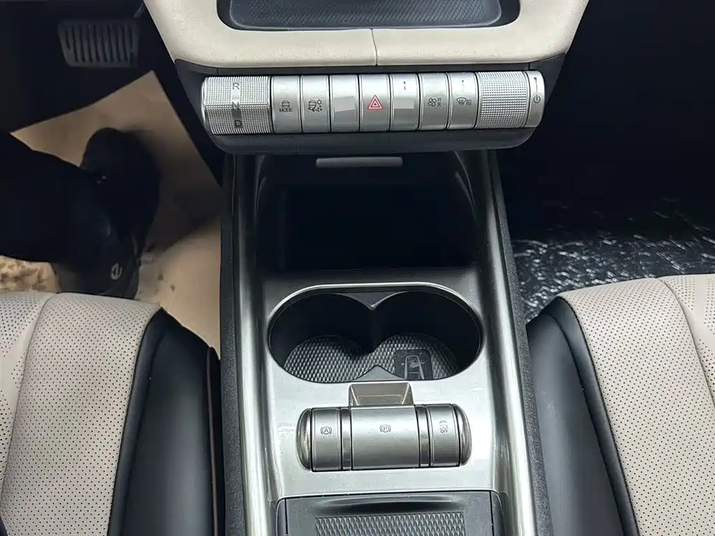 BYD Dolphin 2024 Glory Edition 420km Fashion Edition фото 9