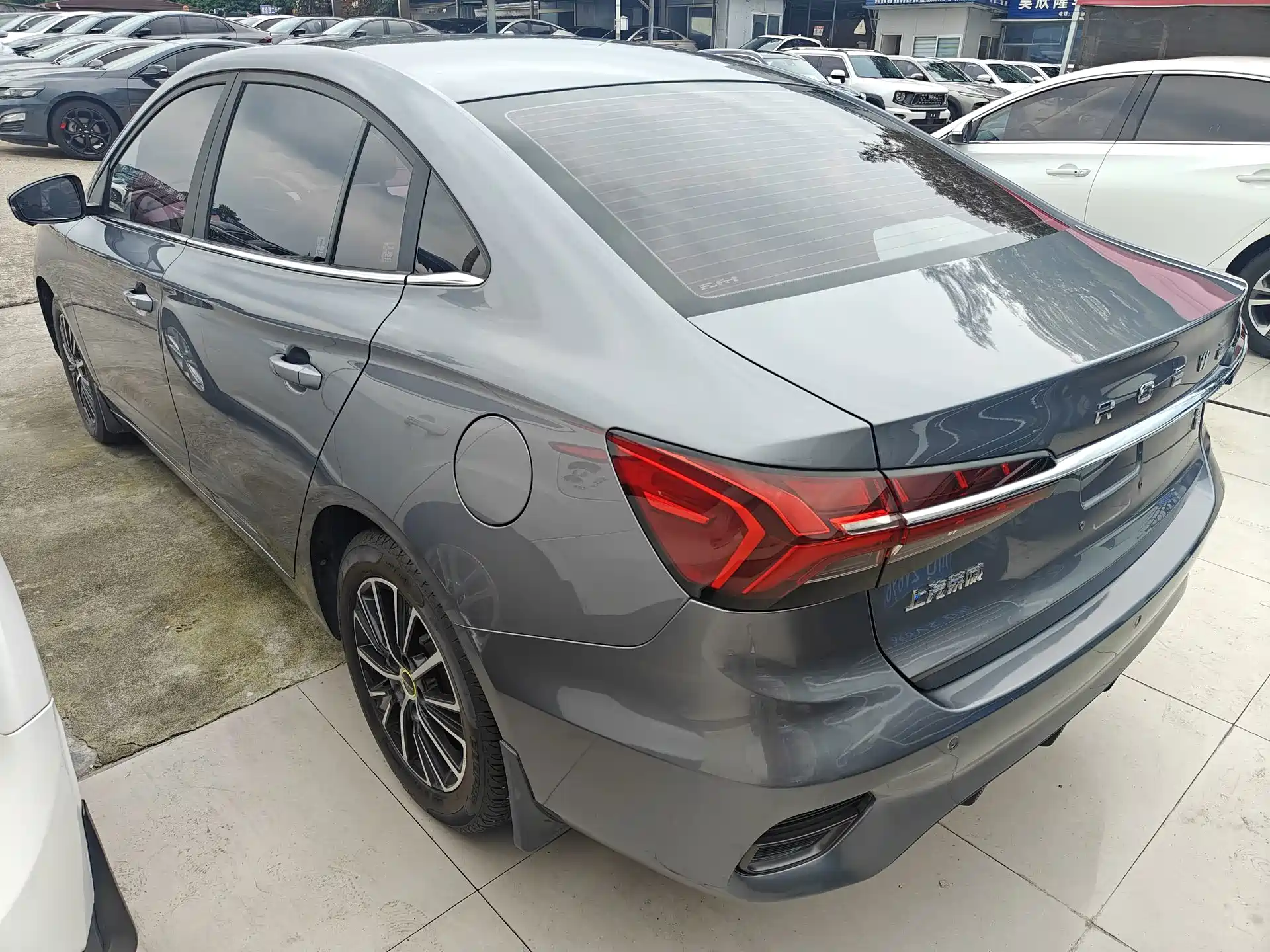 Фото 15 - Roewe i5