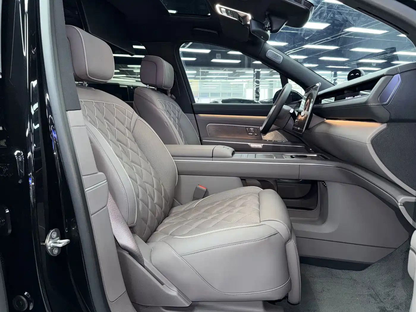 NIO ES8 2026 2025 Model 6-Seat Executive Luxury Edition