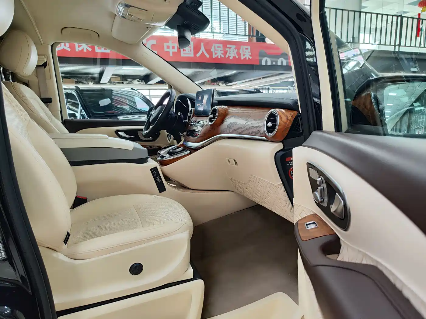 Mercedes-Benz V-Class 2018 V 260 L Premium Long Wheelbase Edition China VI фото 6