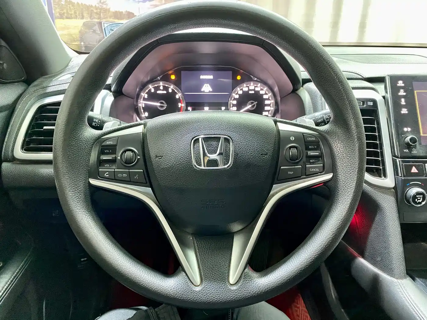 Photo 10 - Honda UR-V