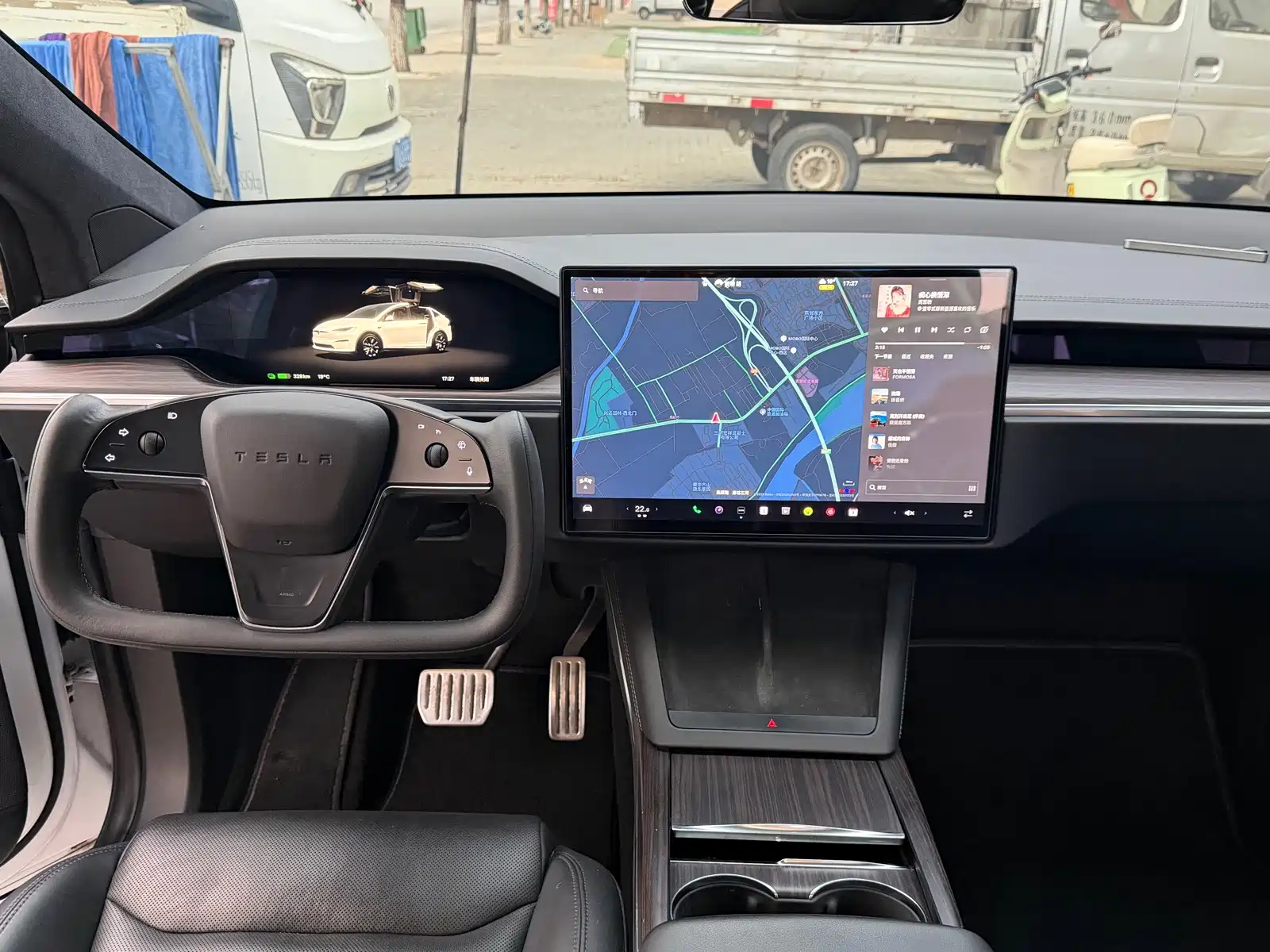 Photo 16 - Tesla Model X