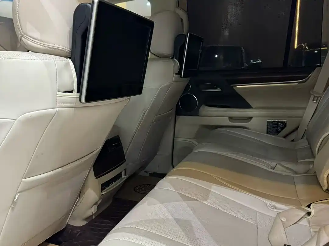 Lexus LX фото 8