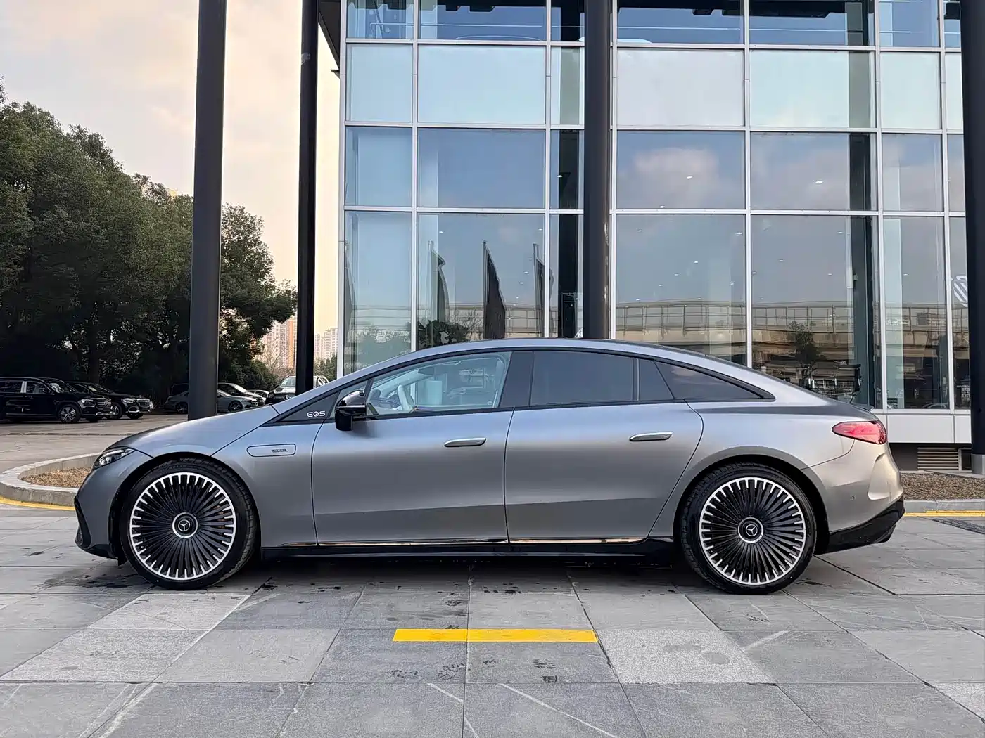 MERCEDES-BENZ EQS AMG