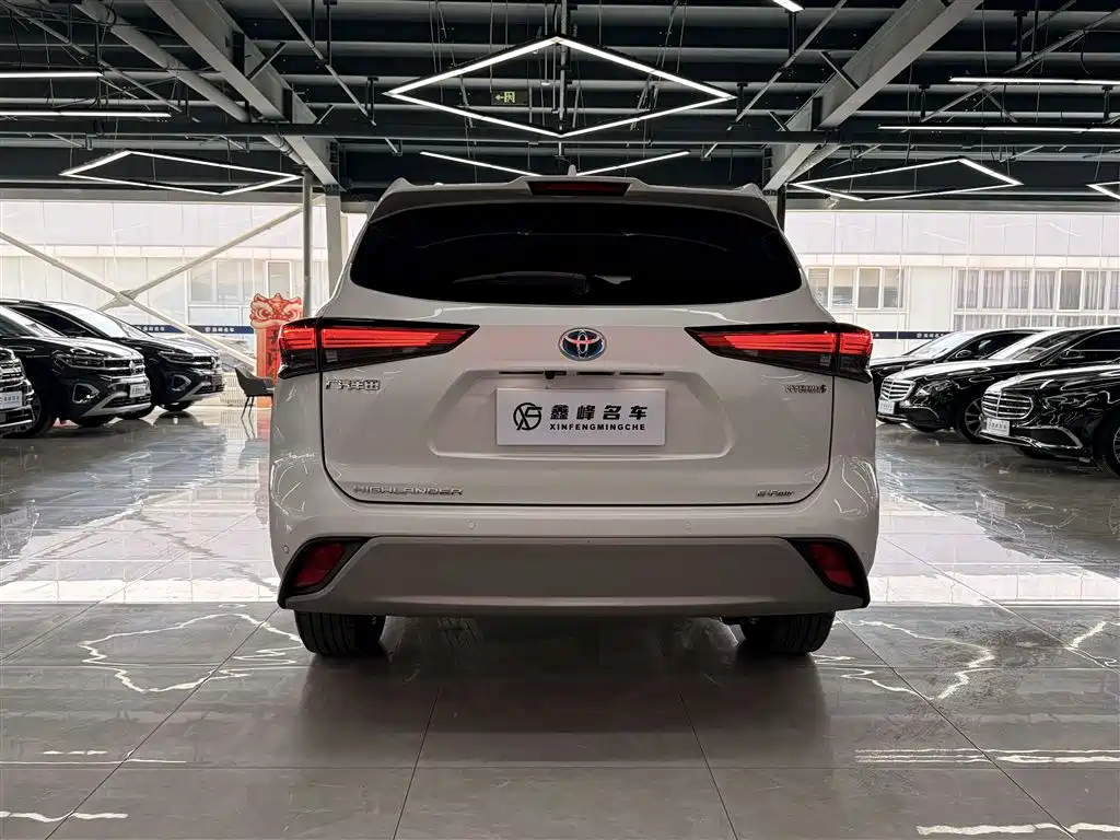 Toyota Highlander 2023 2.5L Smart Hybrid Dual Engine AWD Premium 7-Seater фото 26