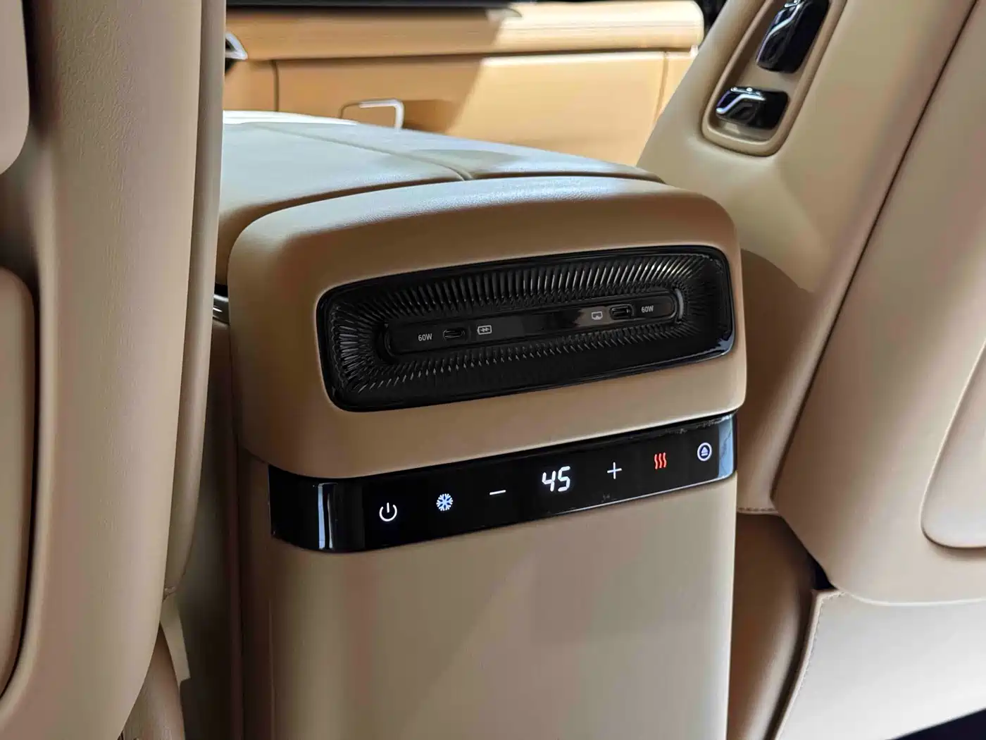 Voyah Auto Voyah Dreamer 2025 PHEV AWD Flagship Kunpeng Edition фото 15