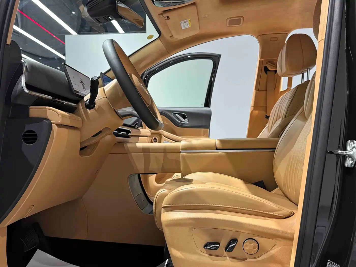 Voyah Auto Voyah Dreamer 2025 PHEV AWD Flagship Kunpeng Edition фото 5