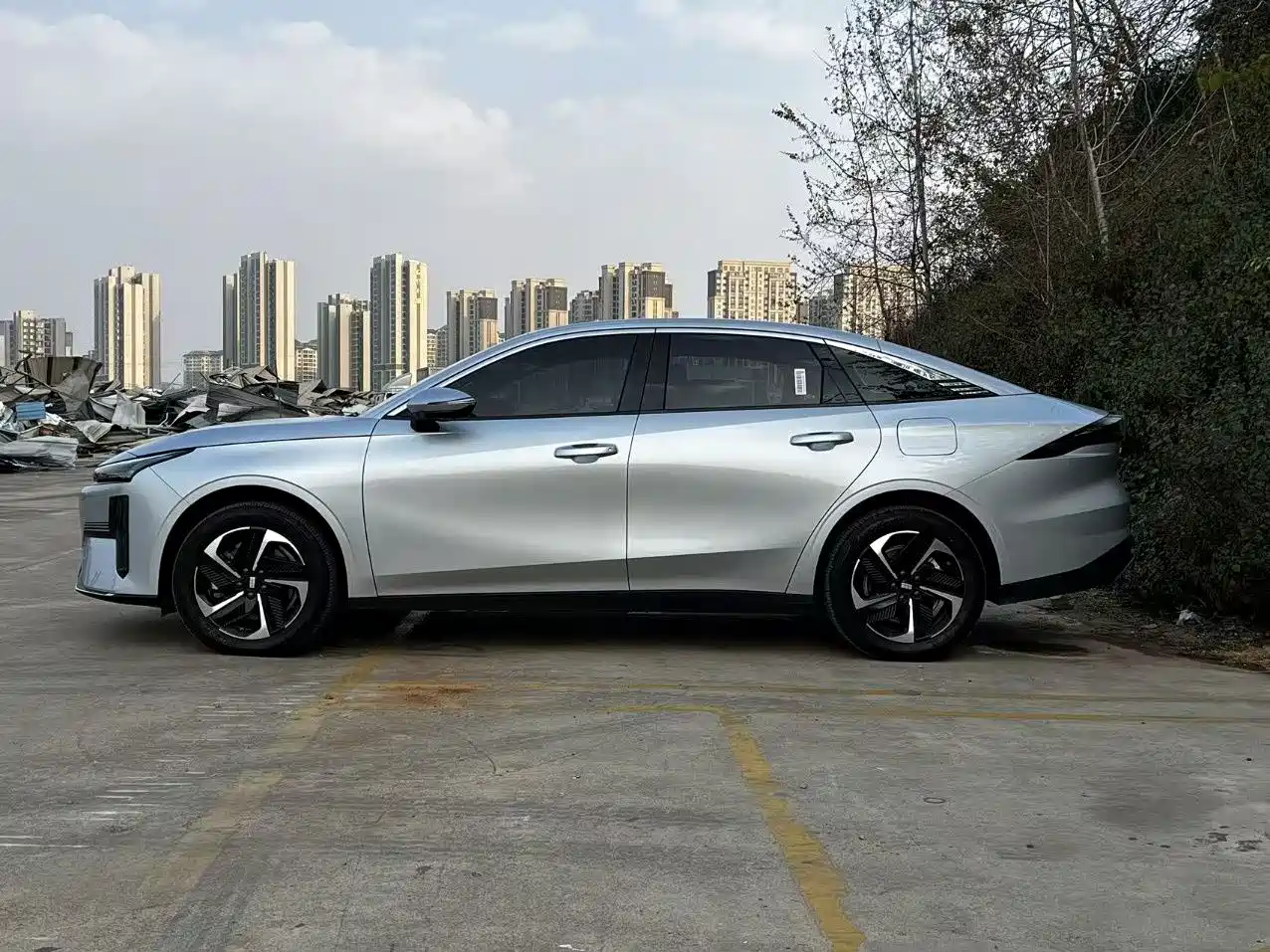 Geely Galaxy Galaxy L6 2025 EM-i 140km Starship Edition фото 12