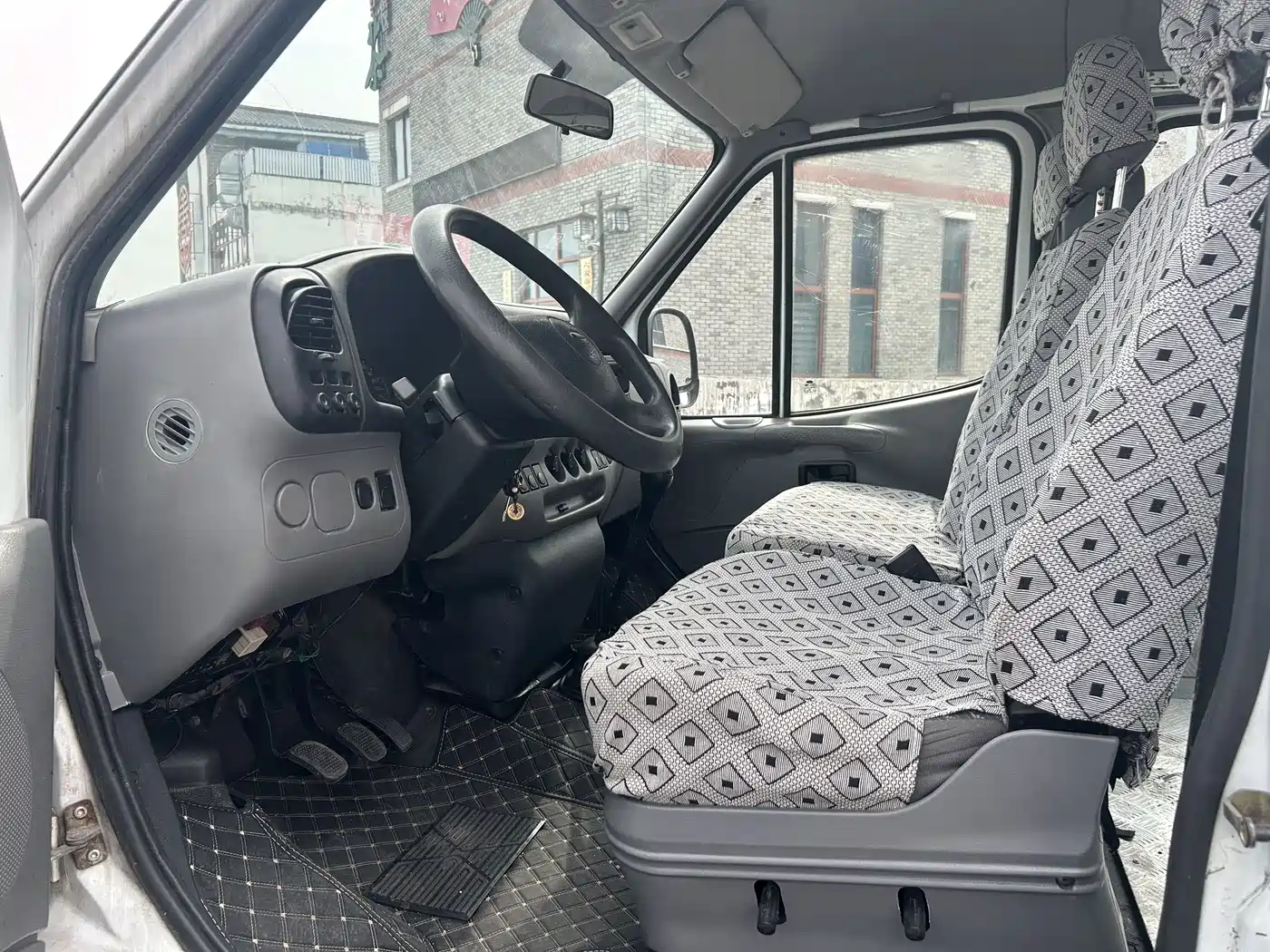 Ford Classic Transit 2015 2015 2.8T Diesel Short Wheelbase 6-Seater Mid-Roof MPV JX493ZLQ4