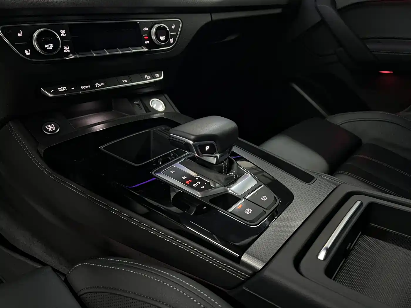 Audi Q5L 2022 40T Luxury Dynamic фото 9