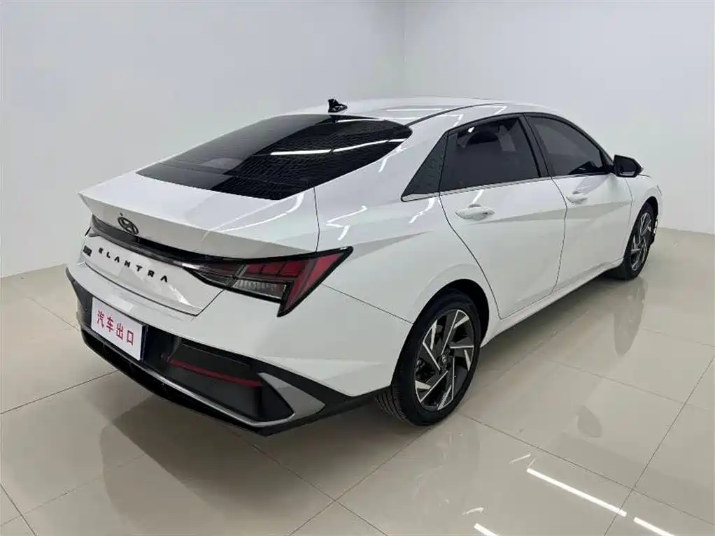 Hyundai Elantra 2023 Model 1.5L CVT LUX Premium Edition фото 4