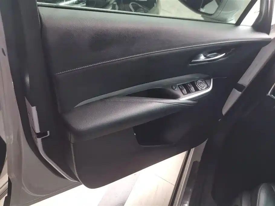 Cadillac XT4 2018 28T FWD Leading Edition фото 7