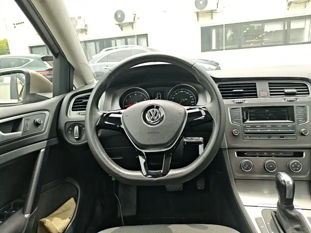 Фото 3 - Volkswagen Golf